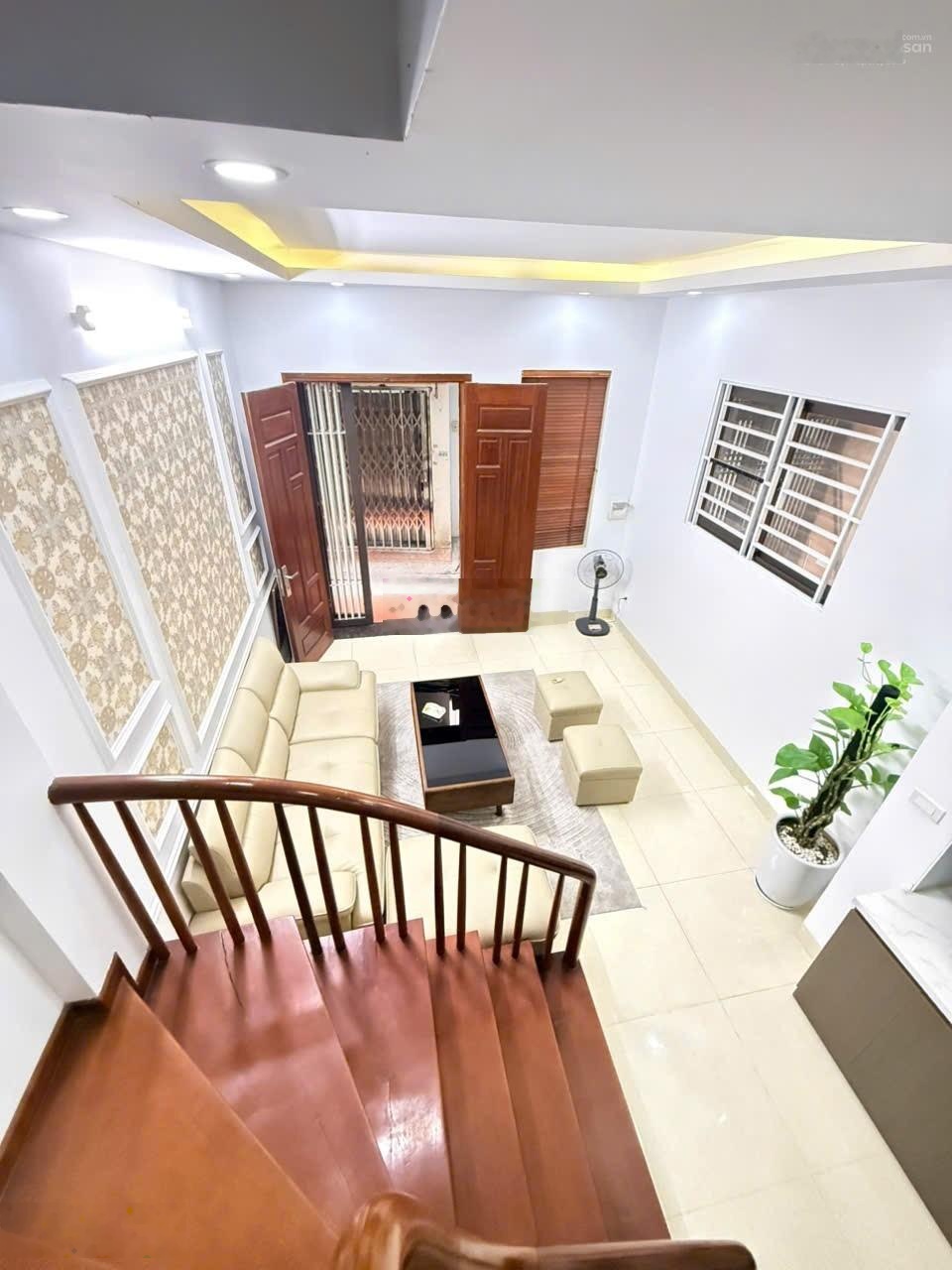 Bán nhà Pháo Đài Láng 33m2 5 tầng mặt tiền 4.5m hơn 9 tỷ LôGóc Gần ôtô Nhà Đẹp ở Ngay CC 0976052361