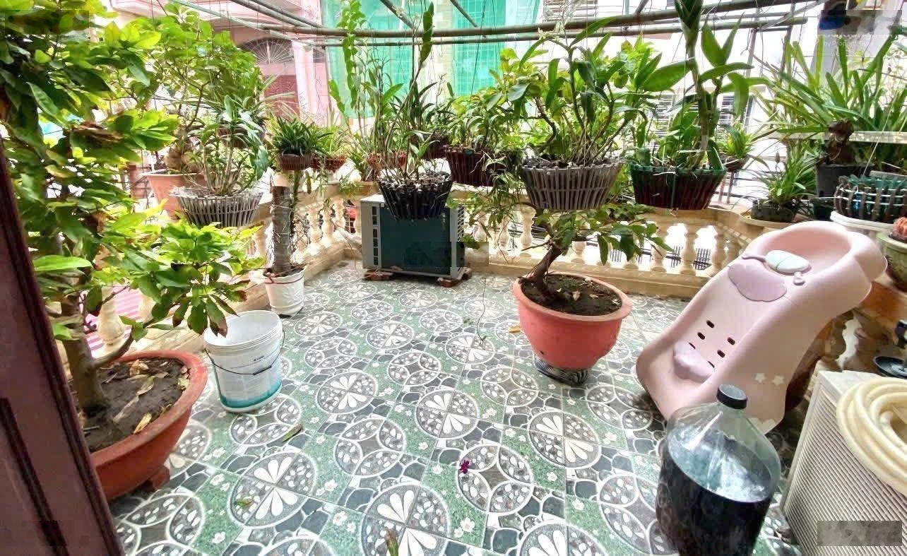 CHỦ NGỘP NẶNG - Nhà 4 tầng BTCT Phú Nhuận, sát hẻm xe hơi, 68.5m2, 5PN, giá 7.85 tỷ thương lượng