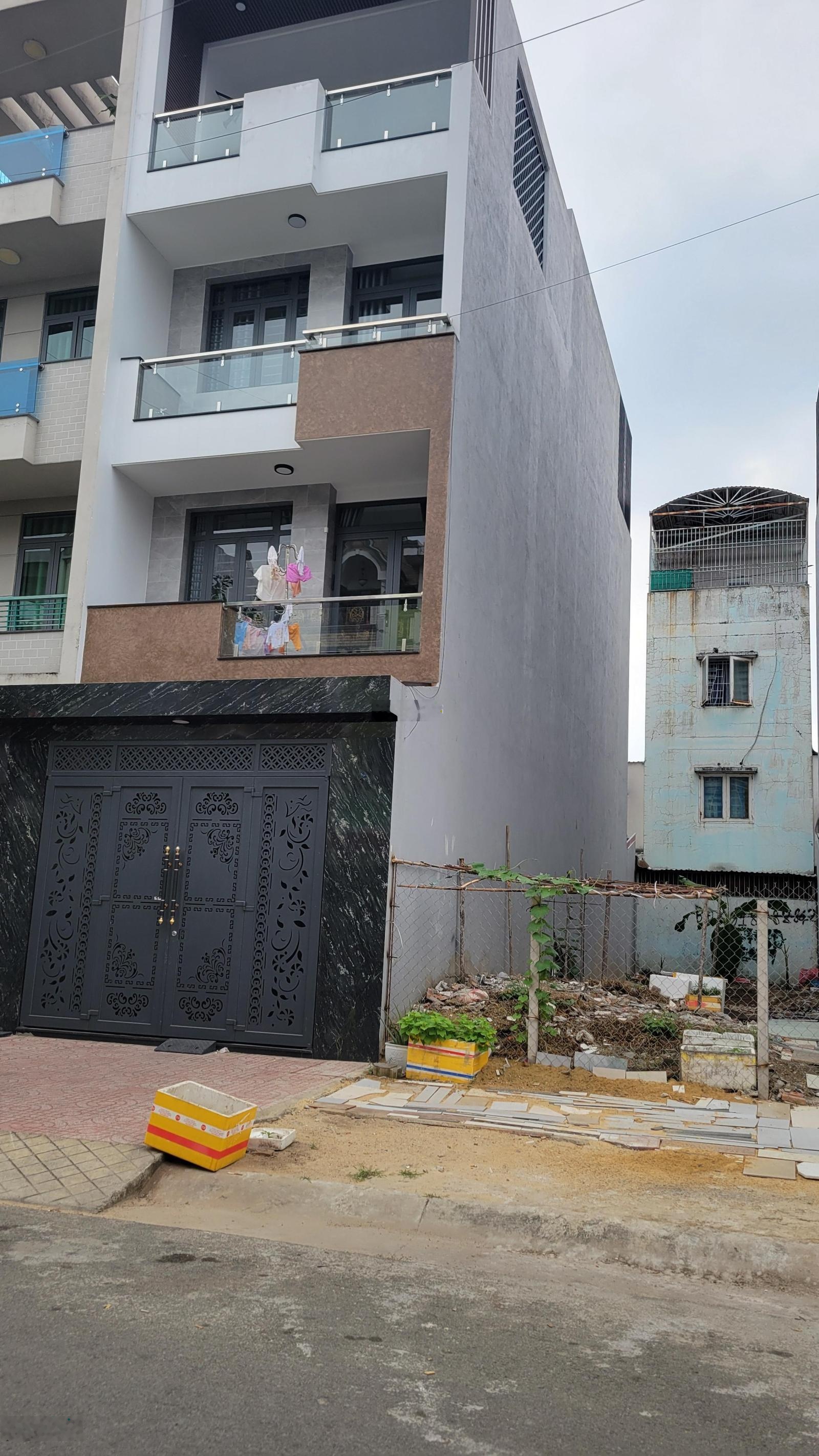 Bán đất khu 38ha đường DƯƠNG THỊ GIANG phường TÂN THỚI NHẤT QU12 dt90m2 giá 10,5 tỷ