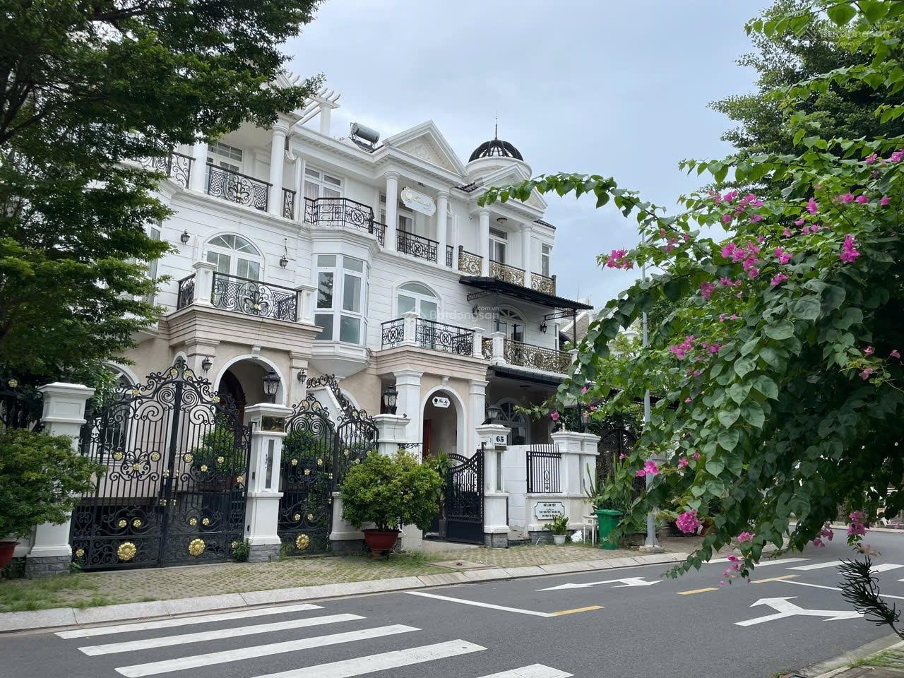 Cần bán căn nhà góc 2 mặt khu Cityland Garden Emart, Phường 5, Gò Vấp, DT: 14 x 20m