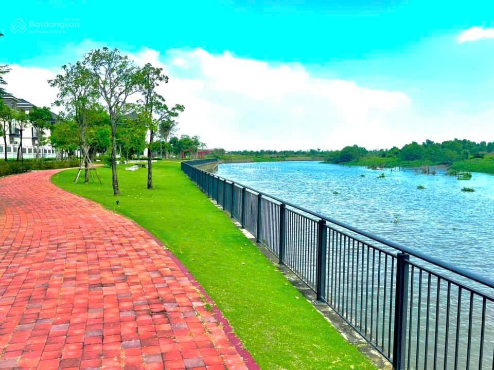 Deal HOT! Nhà phố sân vườn 150m2, giá chỉ hơn 7 tỷ. Đường thông 19m, đối diện công viên, sông lớn