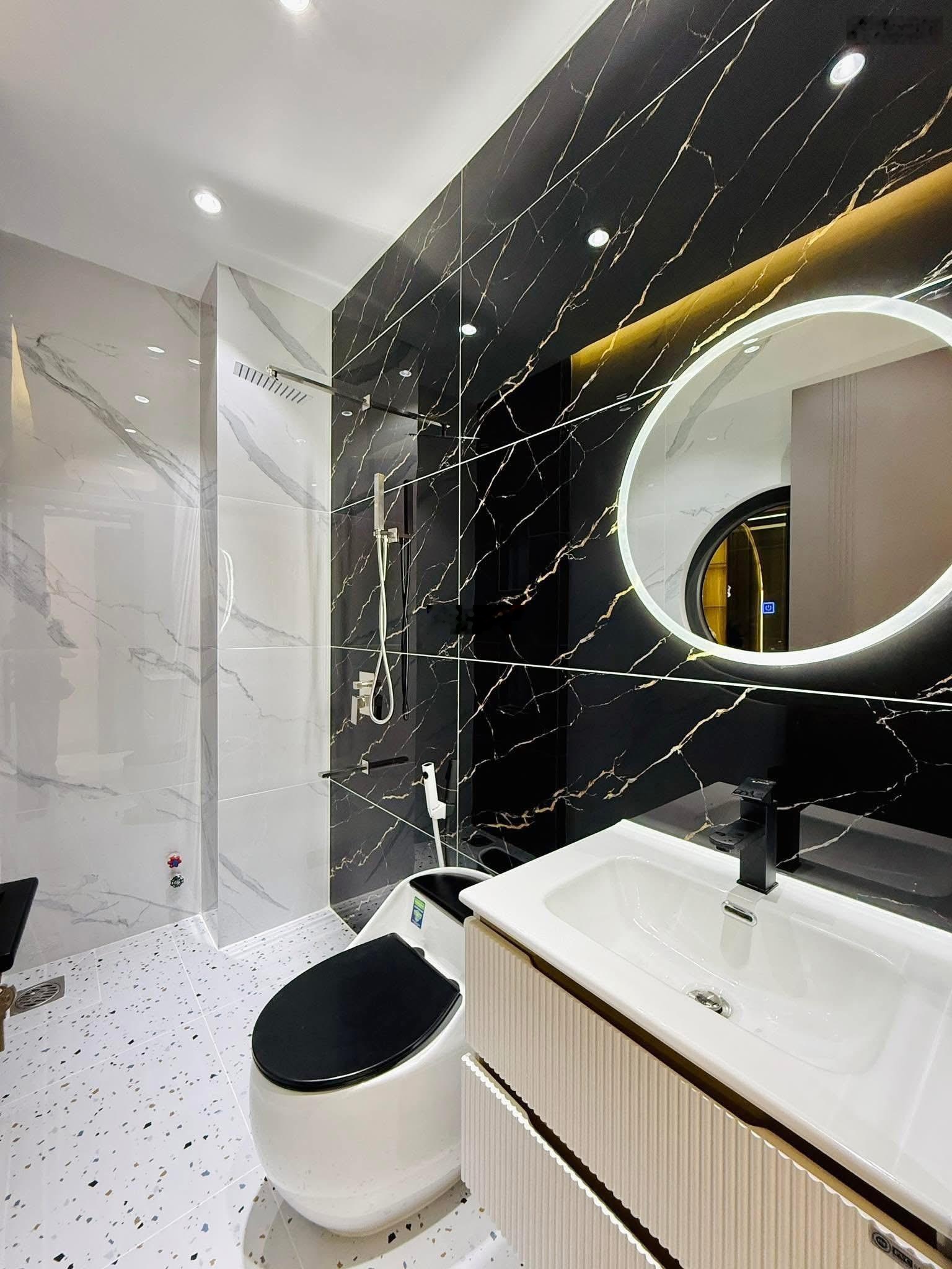 Bán gấp căn nhà phố 85m2/3ty2 tại Đồng Đen, P14, Q. Tân Bình. SHR