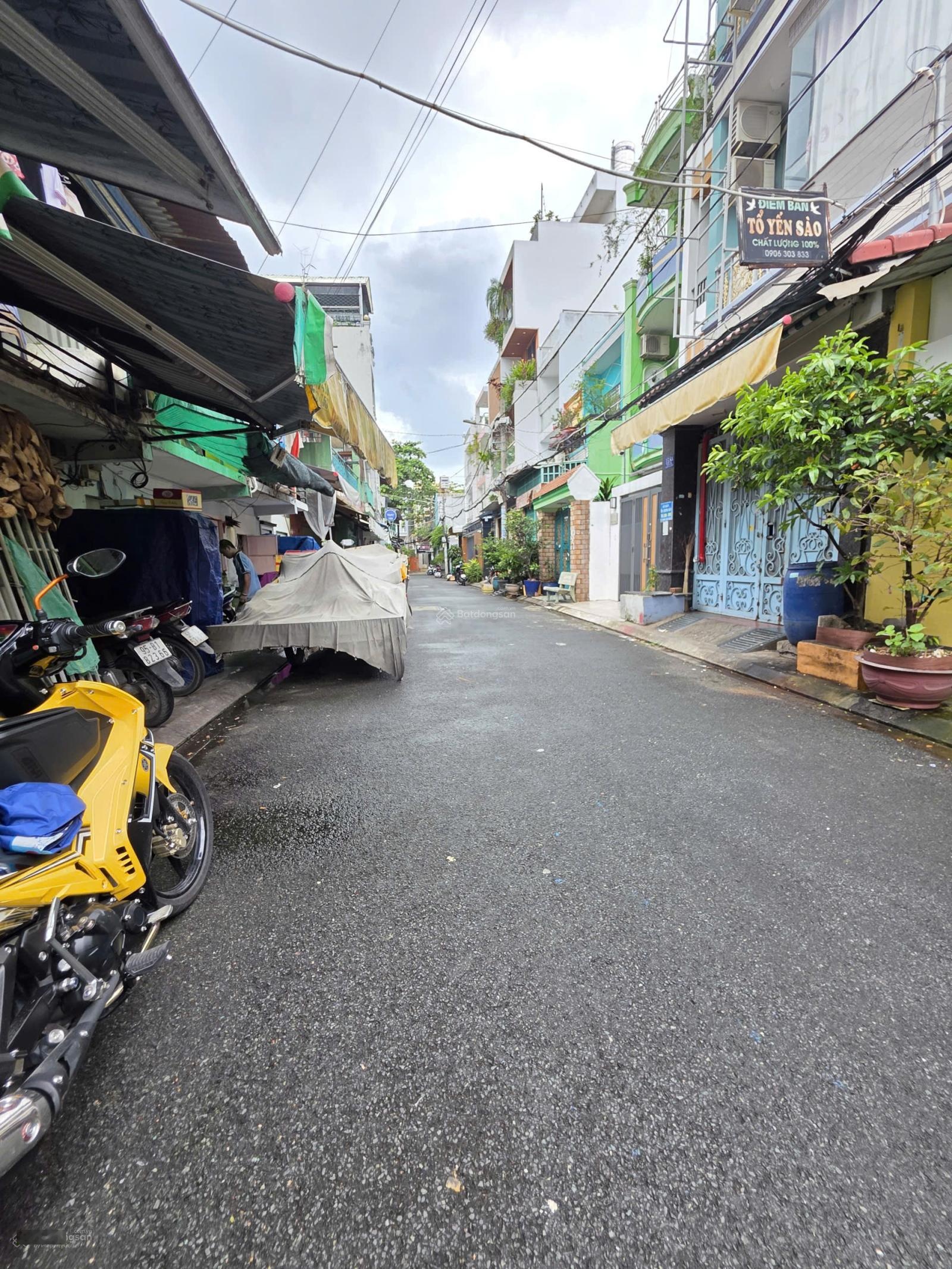 Bán nhà đường Thạch Lam, phường Hiệp Tân, quận Tân Phú. (DT: 4x21m Cấp 4). Giá: 8.9 tỷ