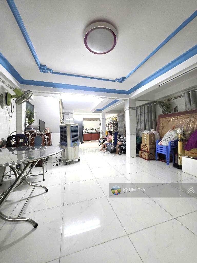 Bán nhà 2 tầng ngay chợ Tây Hòa, ngang 5,6m, xe tải thông thông tứ hướng, thu nhập 100 triệu/năm