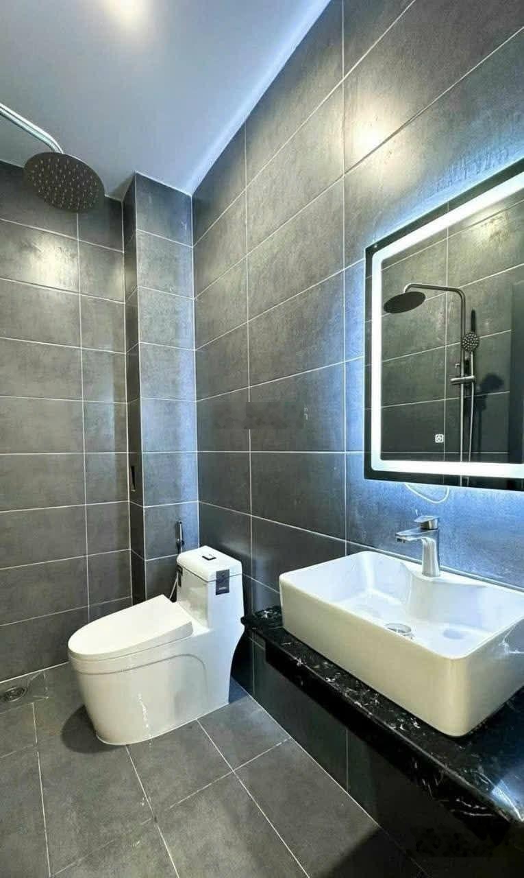 Chính chủ bán gấp căn nhà mới rộng rãi có sân thoải mái tại gần chợ Bình Chánh