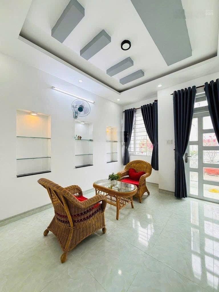 Cô Út đi định cư Nhật bán nhà Bà Hạt-P9-Q10 gần chợ Nhật Tảo. Giá 3tỷ860 DT 89m2 đang cho thuê 26tr