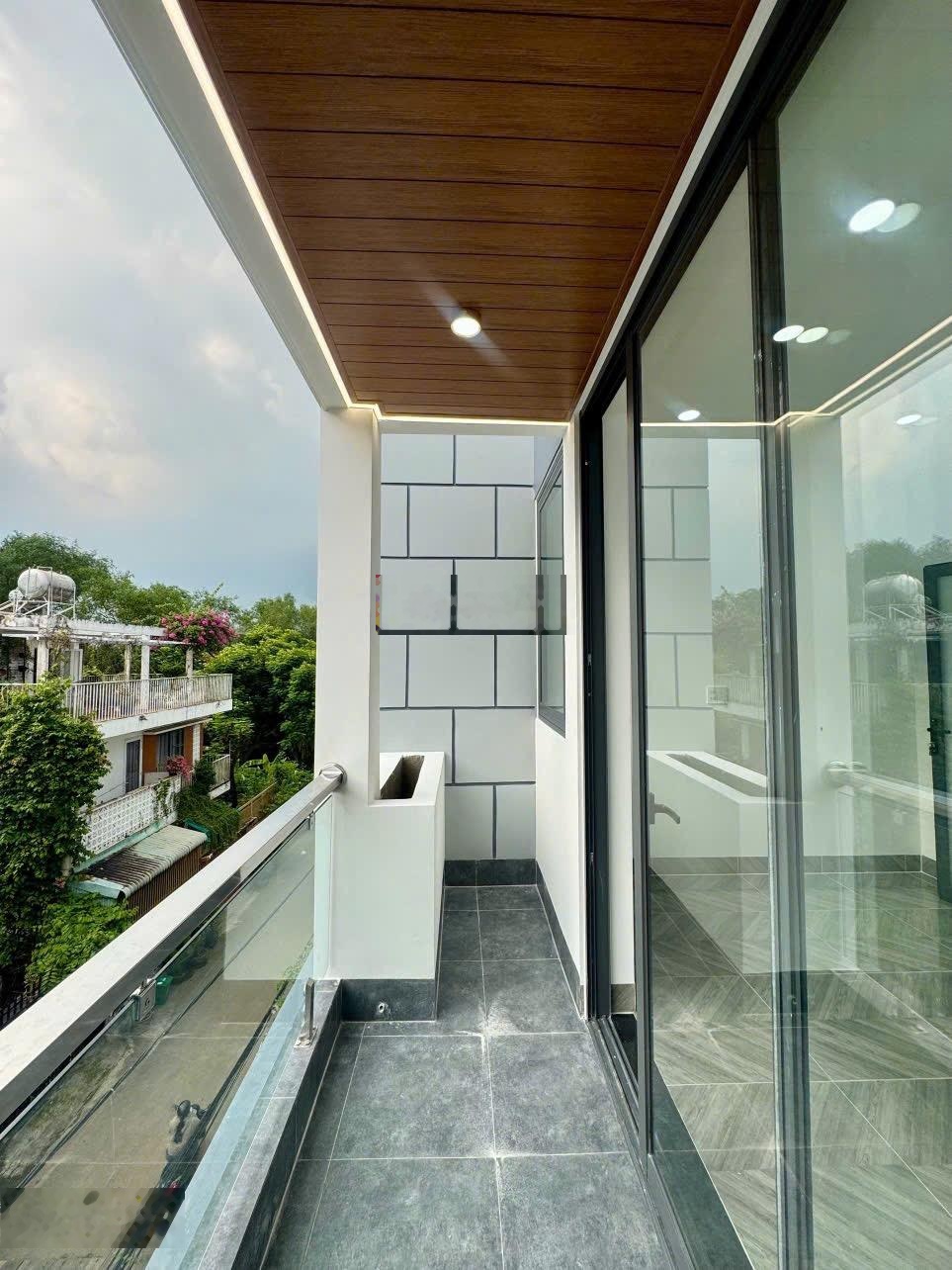 CC bán nhà mới 1trệt 2lầu Trường Lưu P Long Trường Q9, giá 5.150 tỷ có TL - DT 50m2, sàn 120m2 SHR