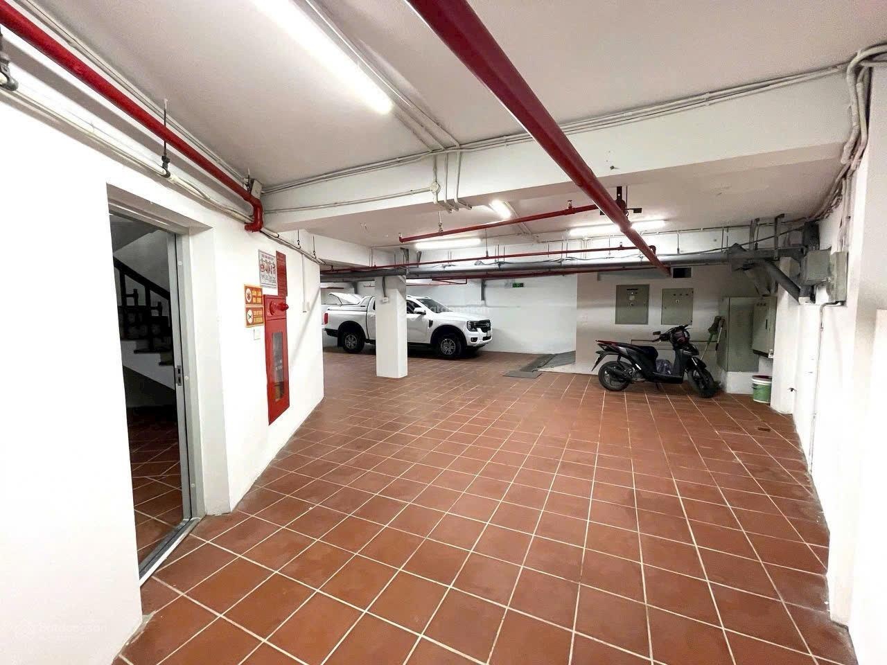 Chính chủ gửi bán toà nhà văn phòng 412m2 mặt phố hoàng cầu - giá đầu tư