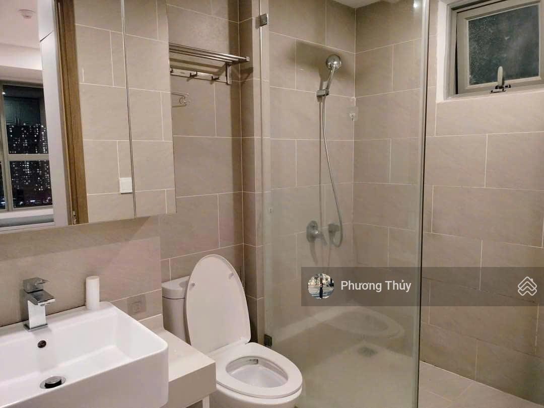 Chủ đi định cư bán gấp, CH H2 Hoàng Diệu Q. 4, giá 1 tỷ 680 DT66m2, 2PN2NVS, tầng trung -có sổ hồng