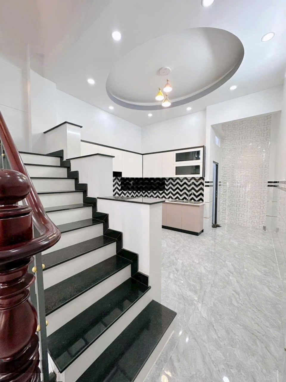 Cho thuê nhà mới xây hẻm xe tải Bình Thới, Q.11, 4x14m, 3 lầu mới 5PN 6WC, giá: 22tr