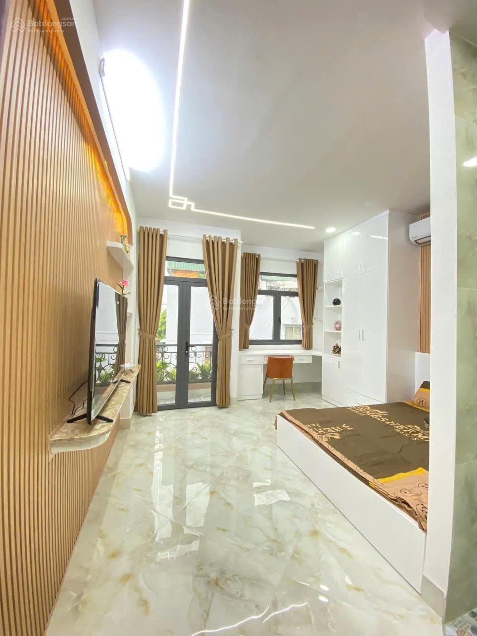 Kẹt tiền bán nhà Hậu Giang, 4.5 x 17, 5 tầng BTCT, 5 phòng, có sân thượng, hẽm rộng tiện kinh doanh