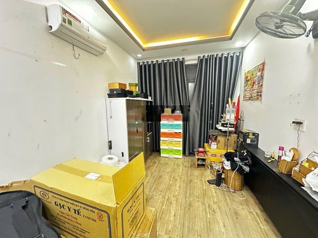 Bán gấp NR tại Cách Mạng Tháng Tám, 8,2 tỷ, 42m2, 2PN, 3WC, 3 tầng, Q.Tân Bình, HCM