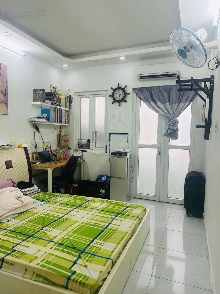 Bán nhà Hoàng Diệu, Quận 4 - 3 tầng - 30m2 - Chỉ 3 tỷ nhỉnh - nhà còn mới tinh dọn vào ở ngay