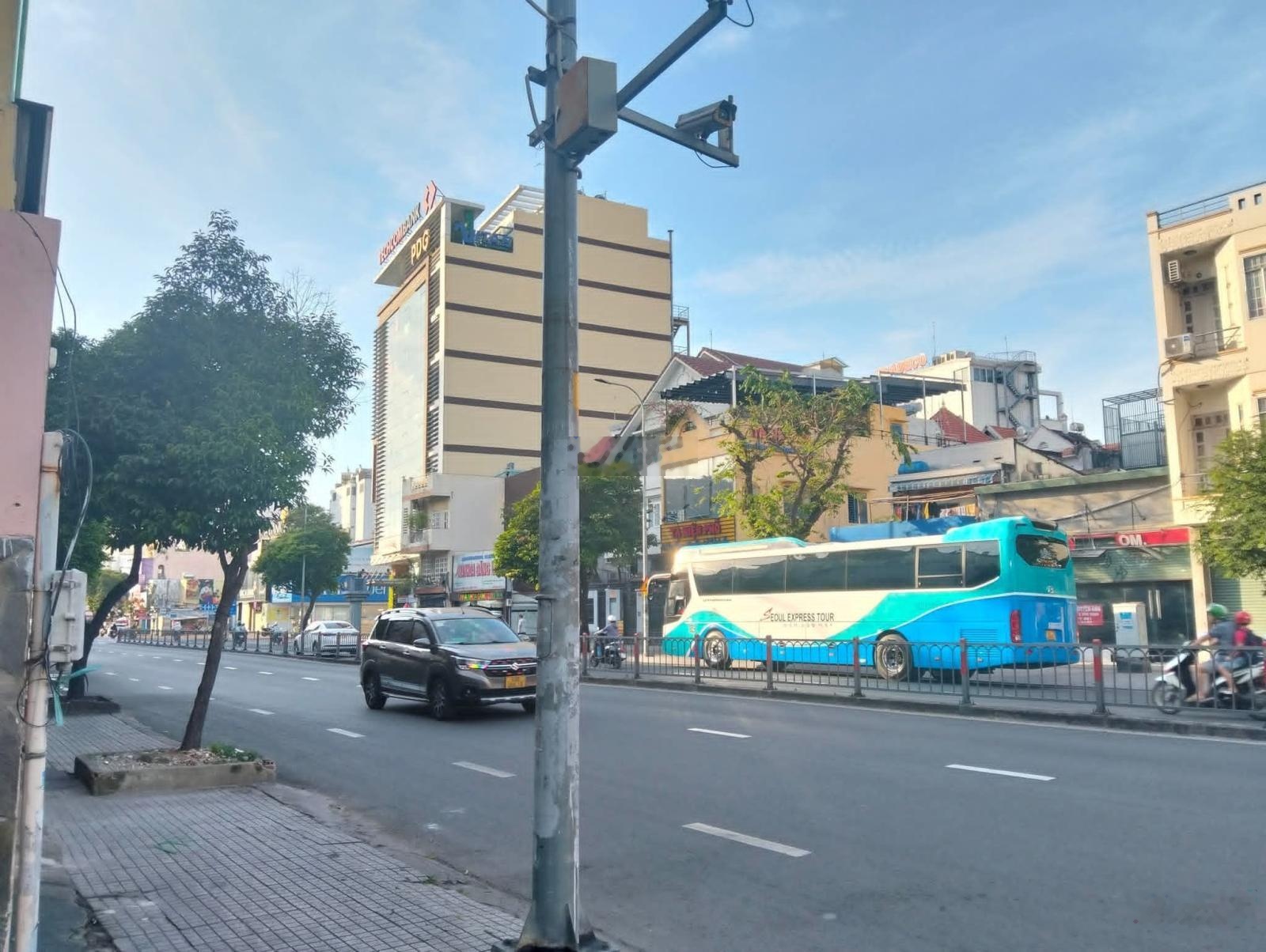 Nhà 4 tầng BTCT Thích Quảng Đức, Phú Nhuận, xe hơi tới cửa, 70m2 ngang gần 5m, 9.5 tỷ thương lượng