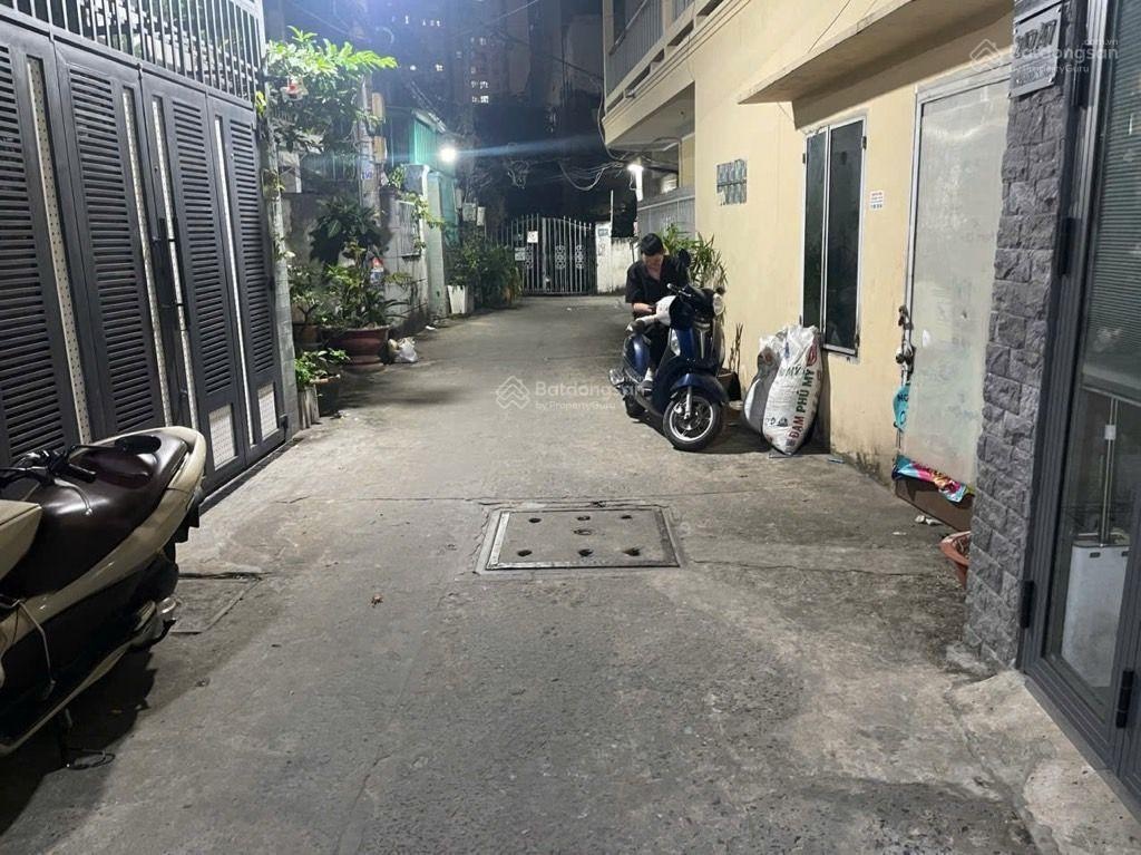 Gần mặt tiền đường Nguyễn Xí, lô góc 3 mặt thoáng, nhà diện tích lớn 72m2, 2 tầng, 7,9 tỉ TL