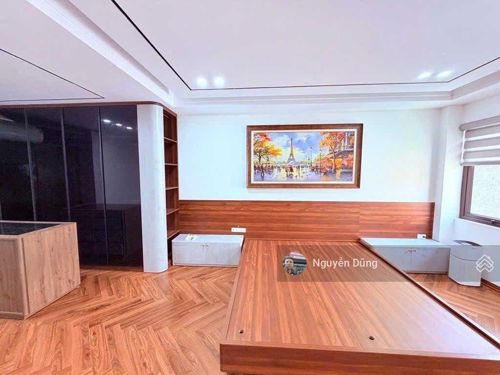 Siêu phẩm nhà phân lô tâm điểm kết nối 2 cây cầu. nhà 8 tầng thang máy, gara ô tô tránh kinh doanh