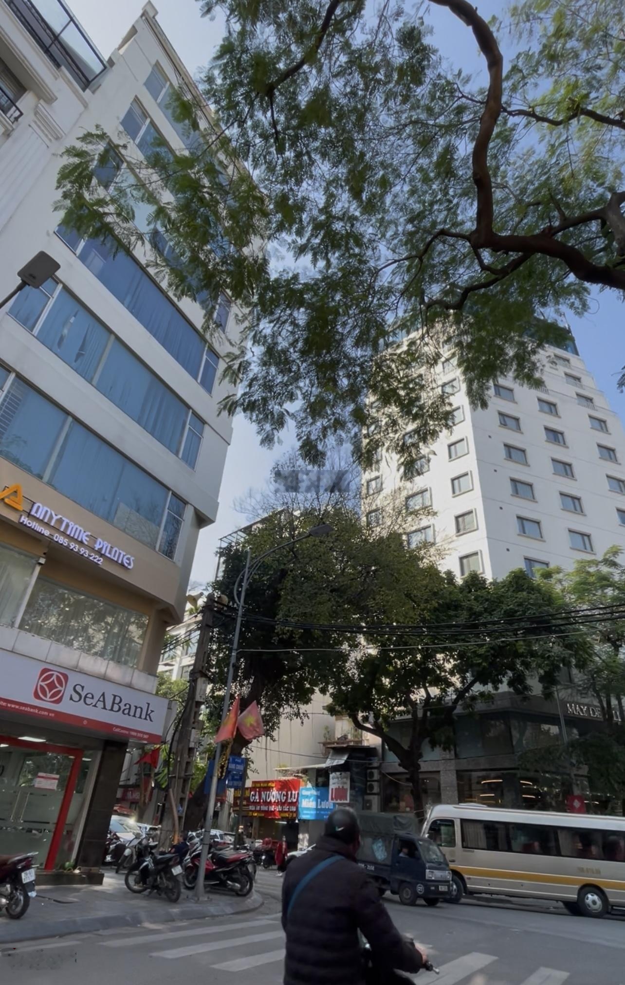 Bán nhà hàng chuối, 76m2, 5 tầng, mặt tiền 6.8m, ba bước ra phố.