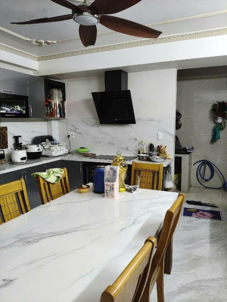 Bán nhà 5 tầng MỚI Ở NGAY CÓ THANG MÁY đường HÀ HUY GIÁP, phường THẠNH LỘC, Q12,90m². Đường 16m