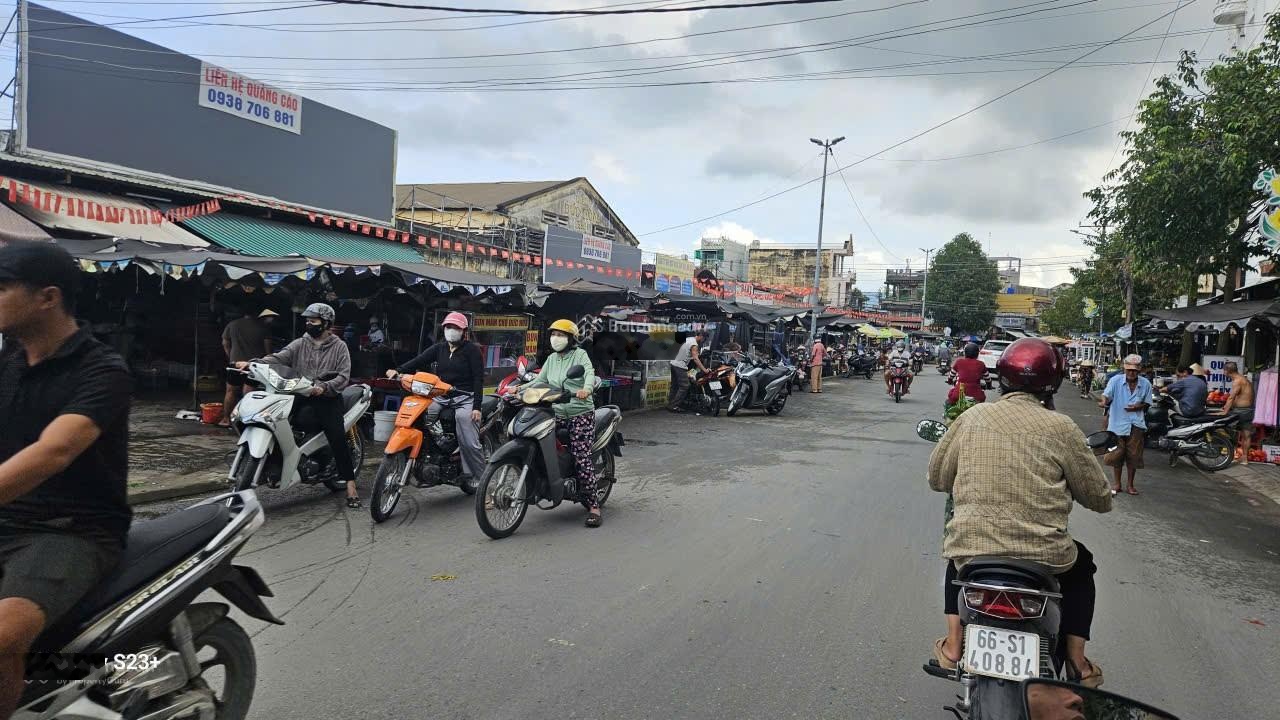 Cần bán đất mặt tiền chợ Đức Hòa, 89m2, full thổ, sổ sẵn, gpxd 4 tầng, 1.35 tỷ