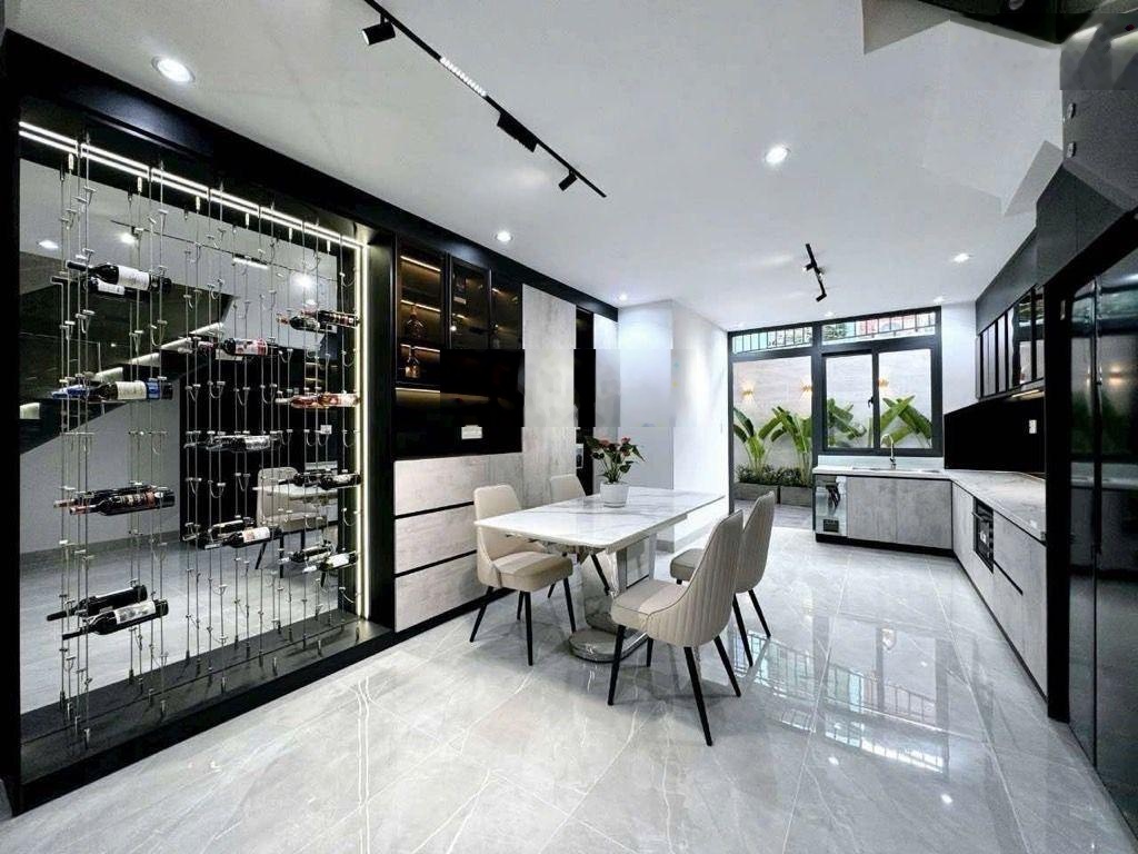 Kế KDC Nam Long 4.5x15 nở hậu 5m. Nhà 3 tầng mới đẹp lung linh vào ở ngay SHR, hoàn công đủ. 8.3 tỷ