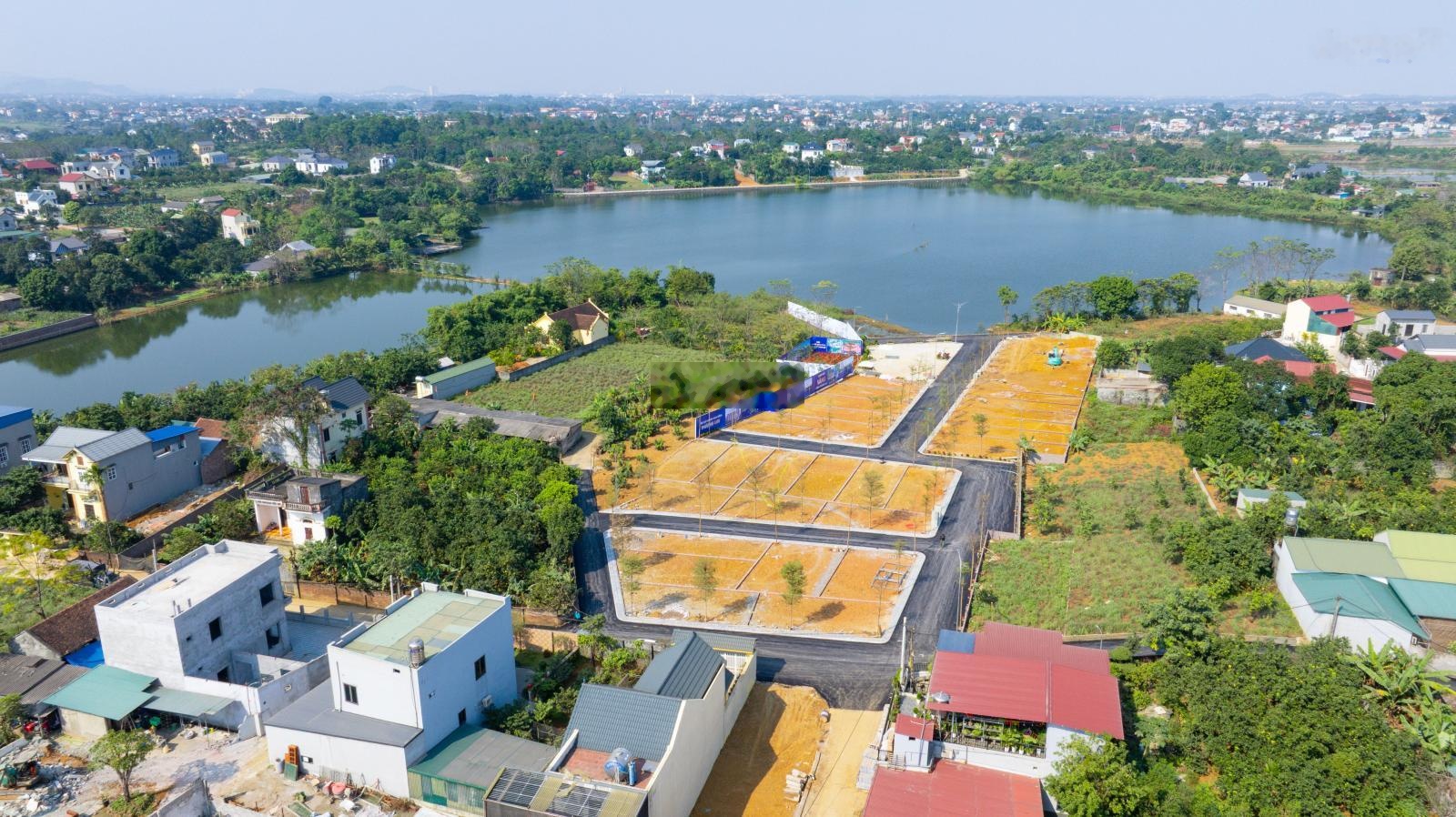 Cần bán 100m2 full thổ tại công viên hồ Phú Cát