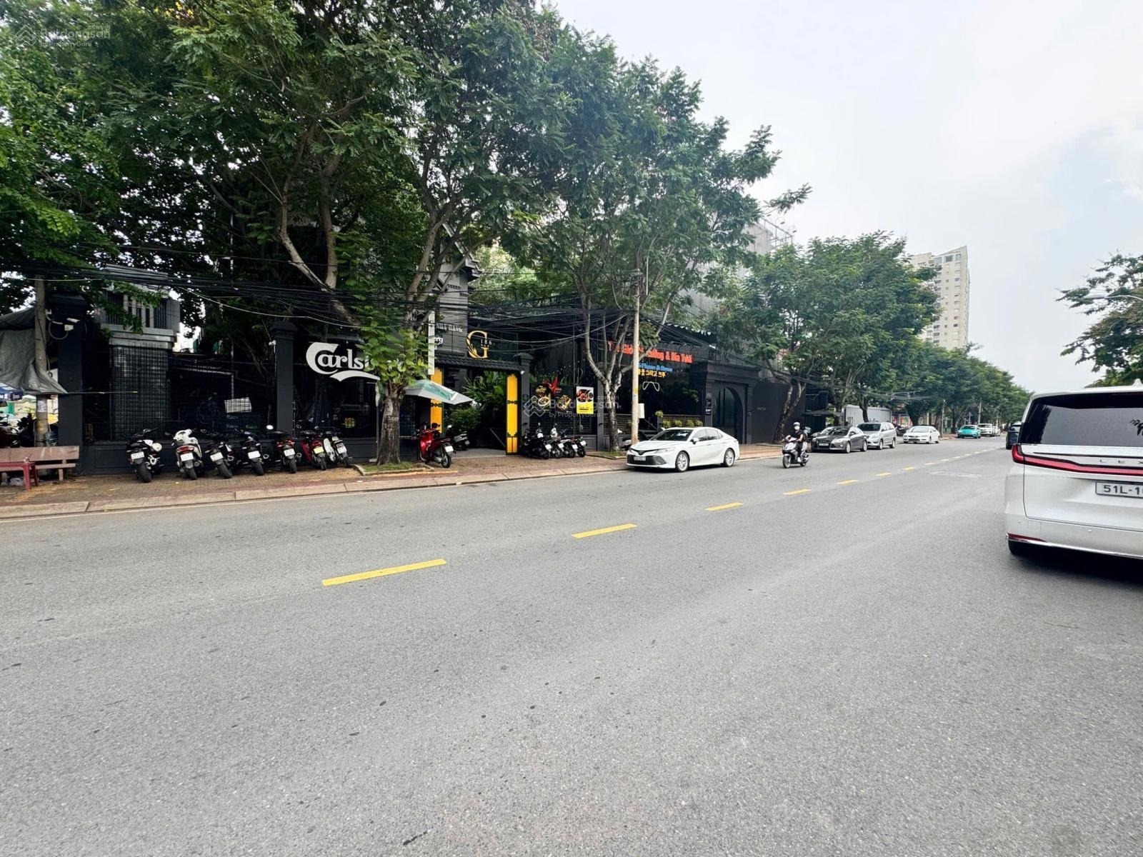 Lô khan hiếm giá rẻ tại mặt tiền đường Nguyễn Văn Hưởng Thảo Điền quận 2. DT: 43x51m2 giá 670 tỷ