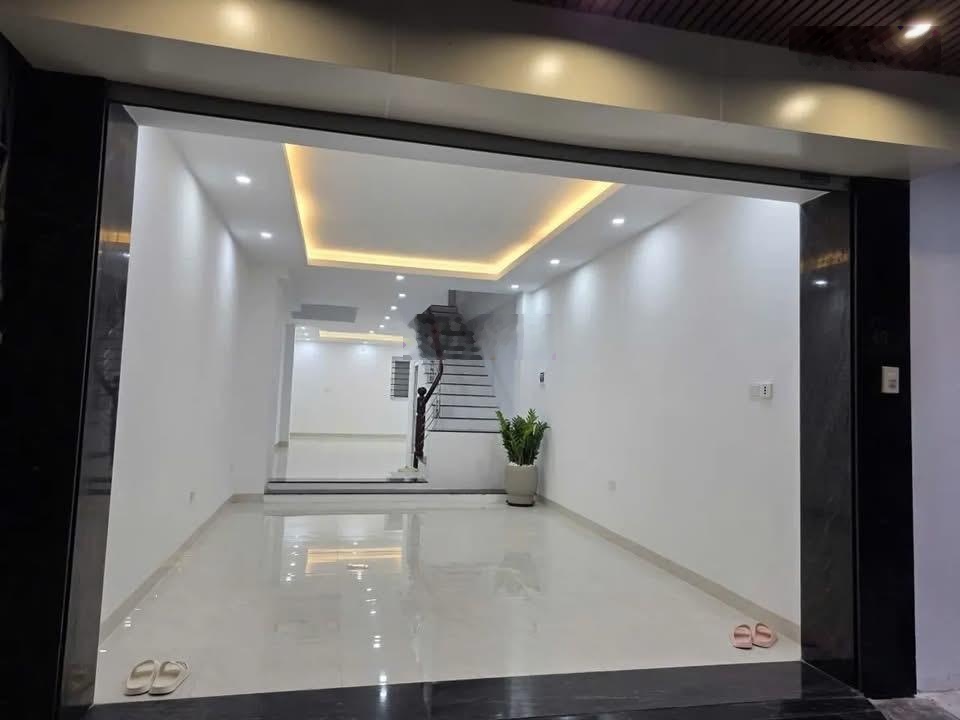 Bán nhà đẹp lê trọng tấn-về ở ngay-ô tô 7 chỗ vào nhà-ngõ thông 55m² -4 tầng -mt 3.8m -18.2 tỷ