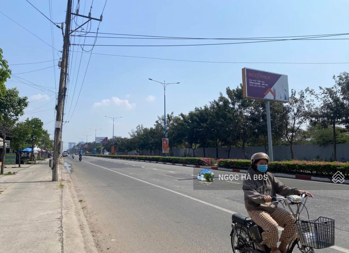 Bán đất 1/ gần ngã ba Phú Hoà giáp TP mới DT 100m2, full thổ xây dựng tự do, sổ sẵn