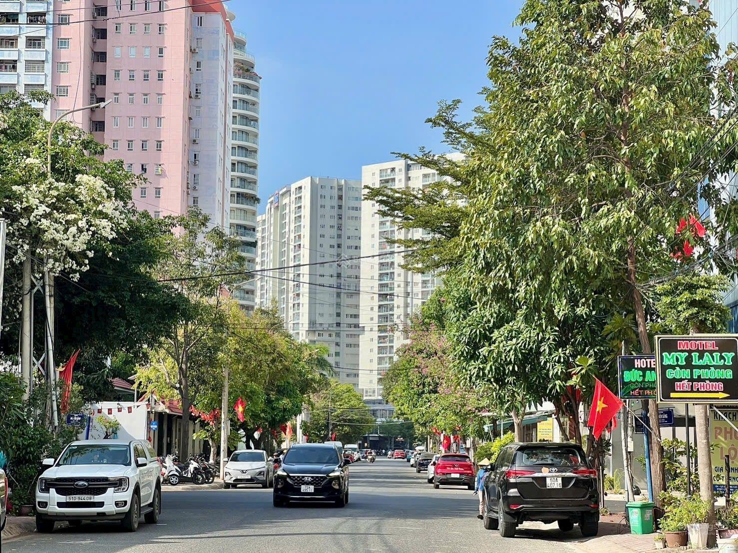 Giá Đầu Tư Chỉ 6,8 tỷ (4,5mx17m,77m2), Xem Ngay. Mua là lời đất đẹp KĐT Chí Linh (18 Tầng)