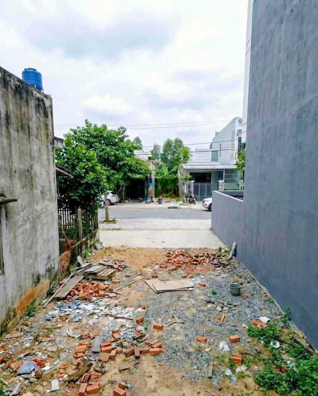 Tôi chính chủ cần bán lô đất ngay BV Xuyên Á 6x18 full thổ cư giá 1 tỷ 550 còn thương thượng