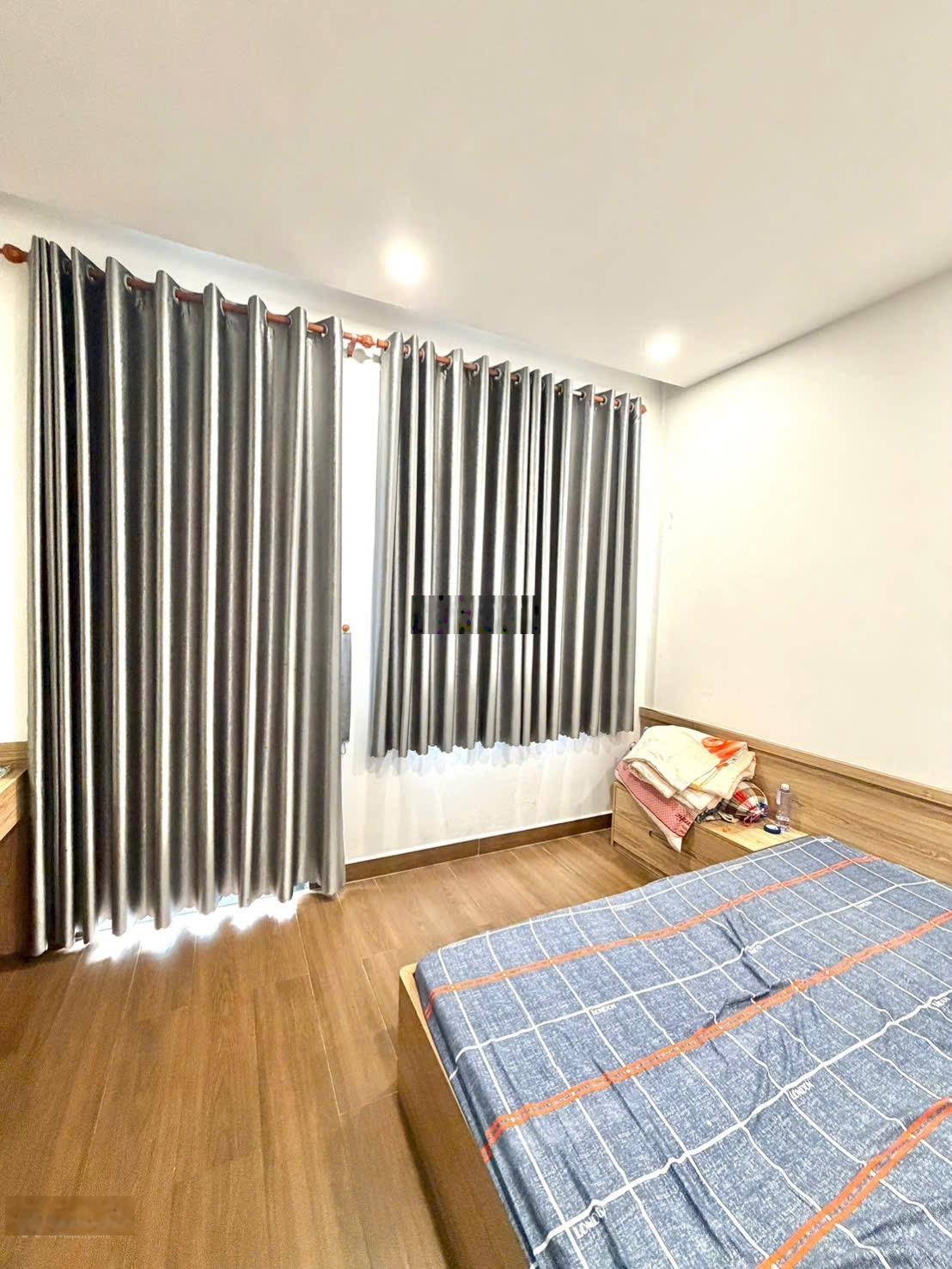 Bán nhà đang cho thuê tháng 10tr Sổ hồng riêng, đường xe hơi 5m giá 3 tỷ 180 thương lượng