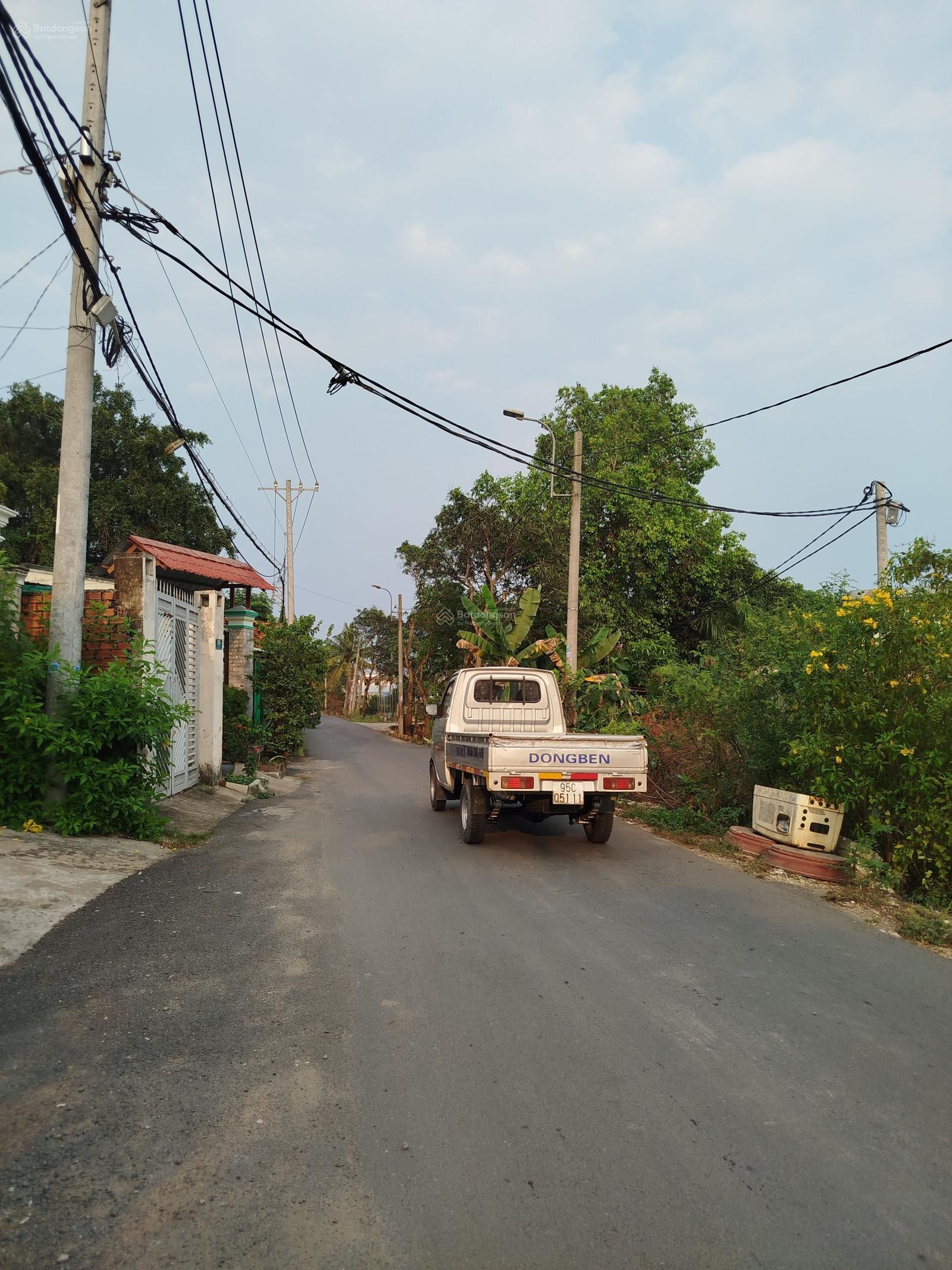 Nhà MT đẹp, nở hậu, ở ngay, ngang 3.8m, nở hậu 4m, dài 20m, Đoàn Nguyễn Tuấn, gần chợ Bình Chánh