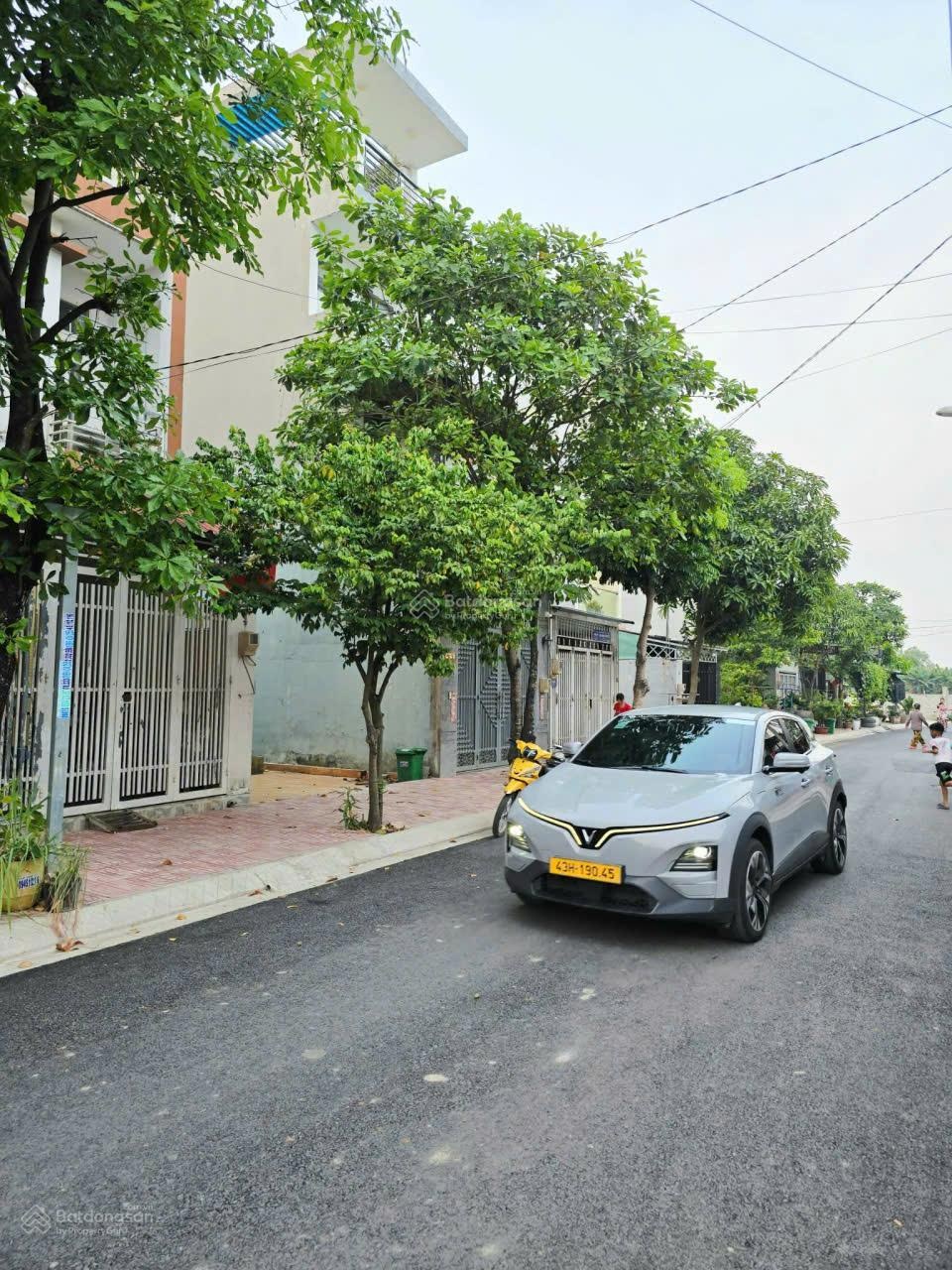 Nhà 3 tầng, cạnh đông tăng long. 56m2, giá 5,1 tỉ