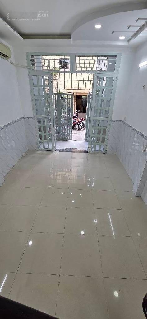 Bình Tân: Lê Đình Cẩn 40m2 nhà 3 tầng 1trệt 2lầu sân thượng. xe hơi ngủ nhà chỉ hơn 5 tỷ.