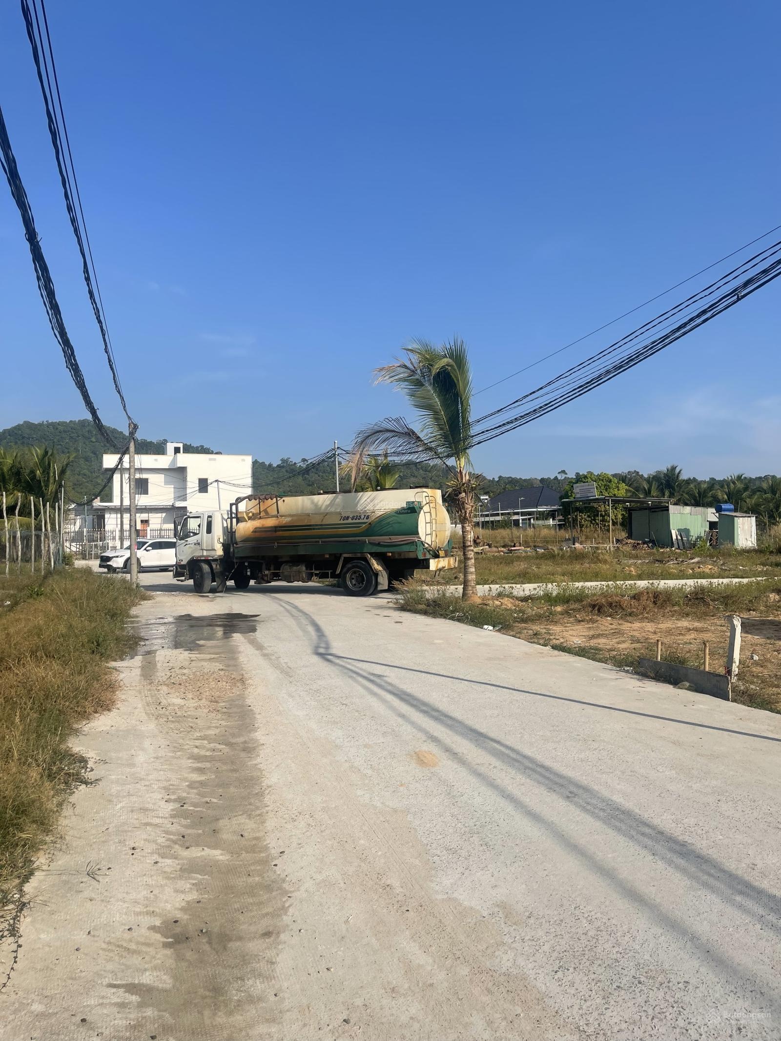 Thanh lí lô góc 2 mặt tiền kinh doanh tốt sát trung tâm! Giá siêu rẻ mua ở đầu tư đều tốt