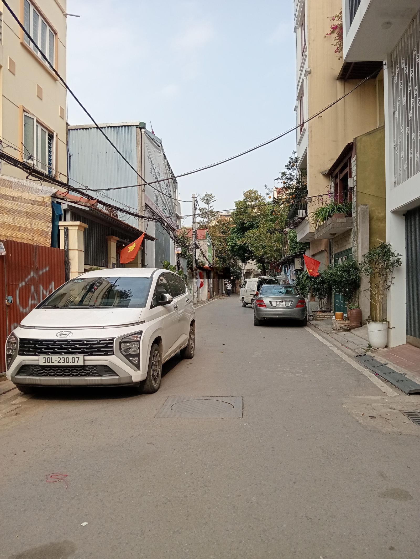 Phân lô 2 ô tô , bán đất tư đình 229m, mặt tiền 8.5m, giá hơn 52 tỷ.thoáng sau.