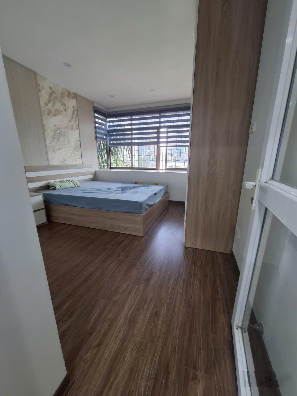 Bán căn hộ chung cư 3PN, 2WC, 90m2, giá 4,8 tỷ tại Trần Quốc Hoàn, Dịch Vọng, Cầu Giấy, Hà Nội