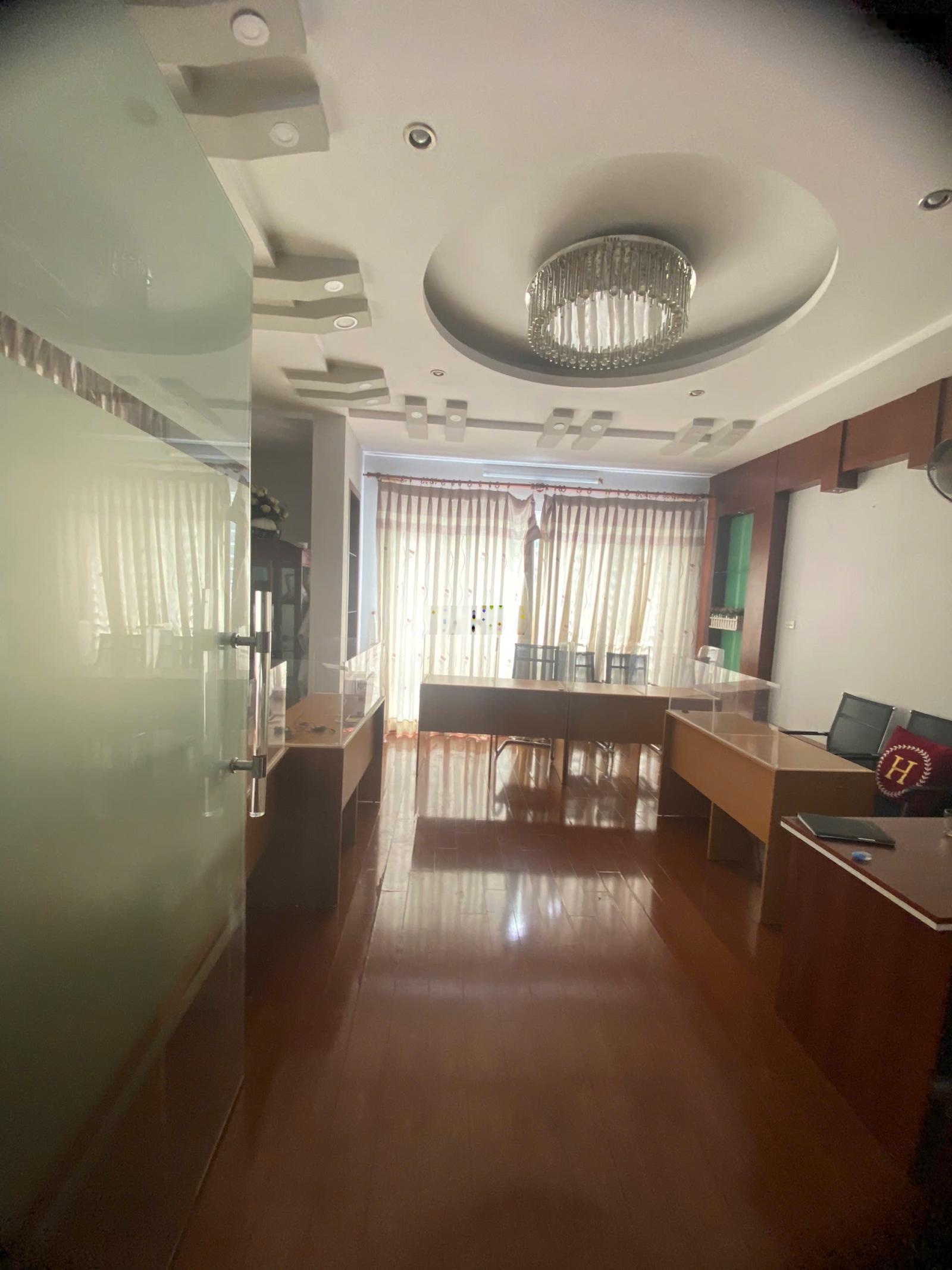 Cho thuê nhà ngõ 80 phố Trung Kính, Cầu Giấy. DT 75m2, 4 tầng, mt 5.1m. Giá 33 triệu (thg)