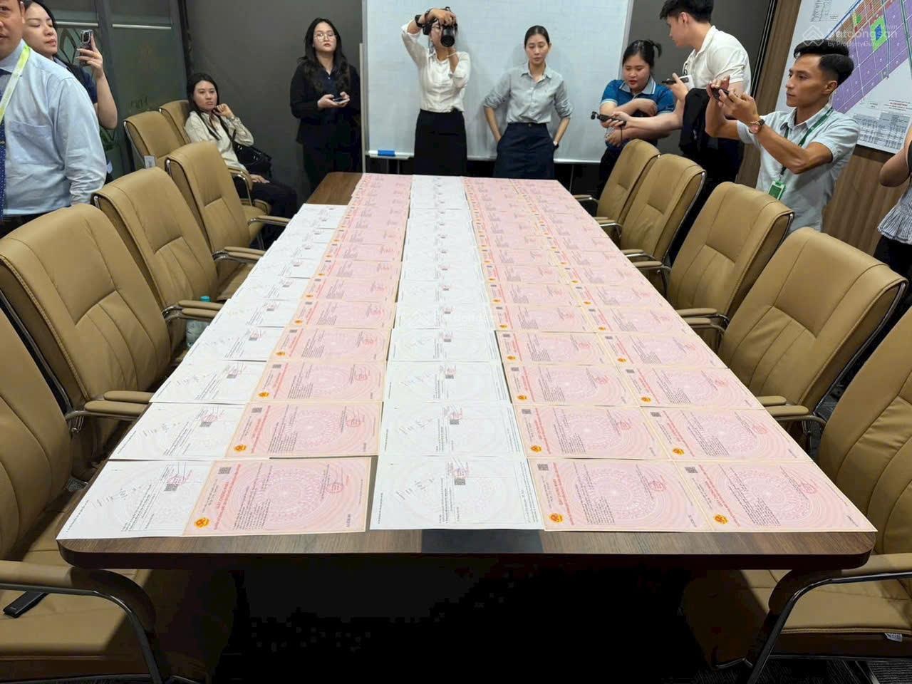 Suất nội bộ, view đối diện công viên, MT 20M , 90M2 , SHR , 2x Triệu/ m2