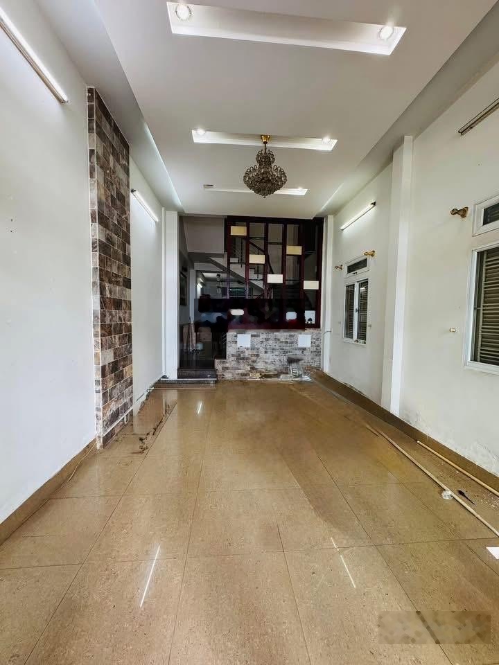 - Chào bán nhà 3 tầng MT NGUYỄN DU - Hải Châu