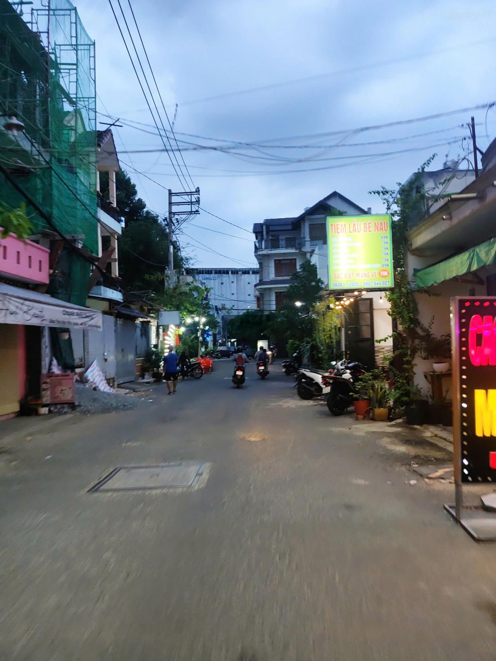 Bán nhà mặt tiền đường Trung Mỹ Tây 19 (7.2x25m) DT 182m2, giá 11.3 tỷ