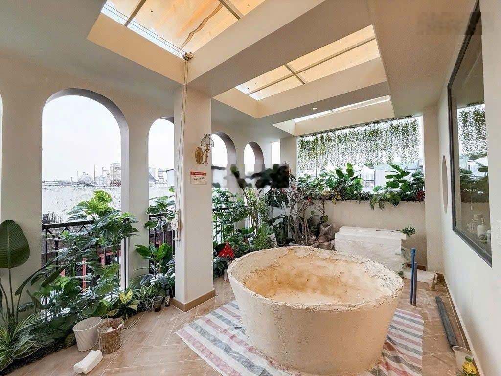 Bán nhà kiếm tiền ăn Tết Cách Mạng Tháng Tám, 19,9 tỷ, 47m2, 8PN, 9WC, đẹp, nhiều tiện ích