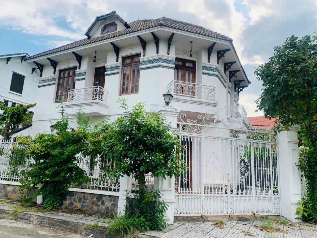 SIÊU KHAN HIẾM 11M X 22M MT Hát Giang. CN 221m2. 3 tầng. HĐT: 115tr. Giá 45.6 tỷ. [trăm năm có một]