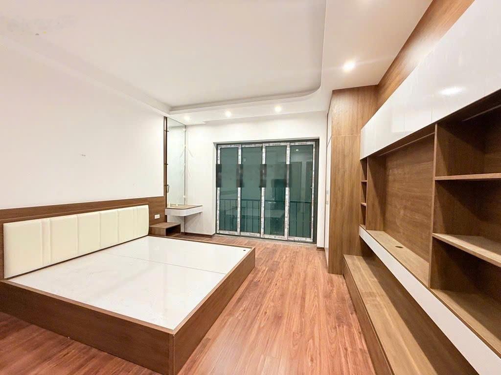 Bán nhà Giải Phóng - 15m ra mặt đường Giải Phóng - 5 tầng - 35m - mới cứng - thang máy - giá hơn 8T