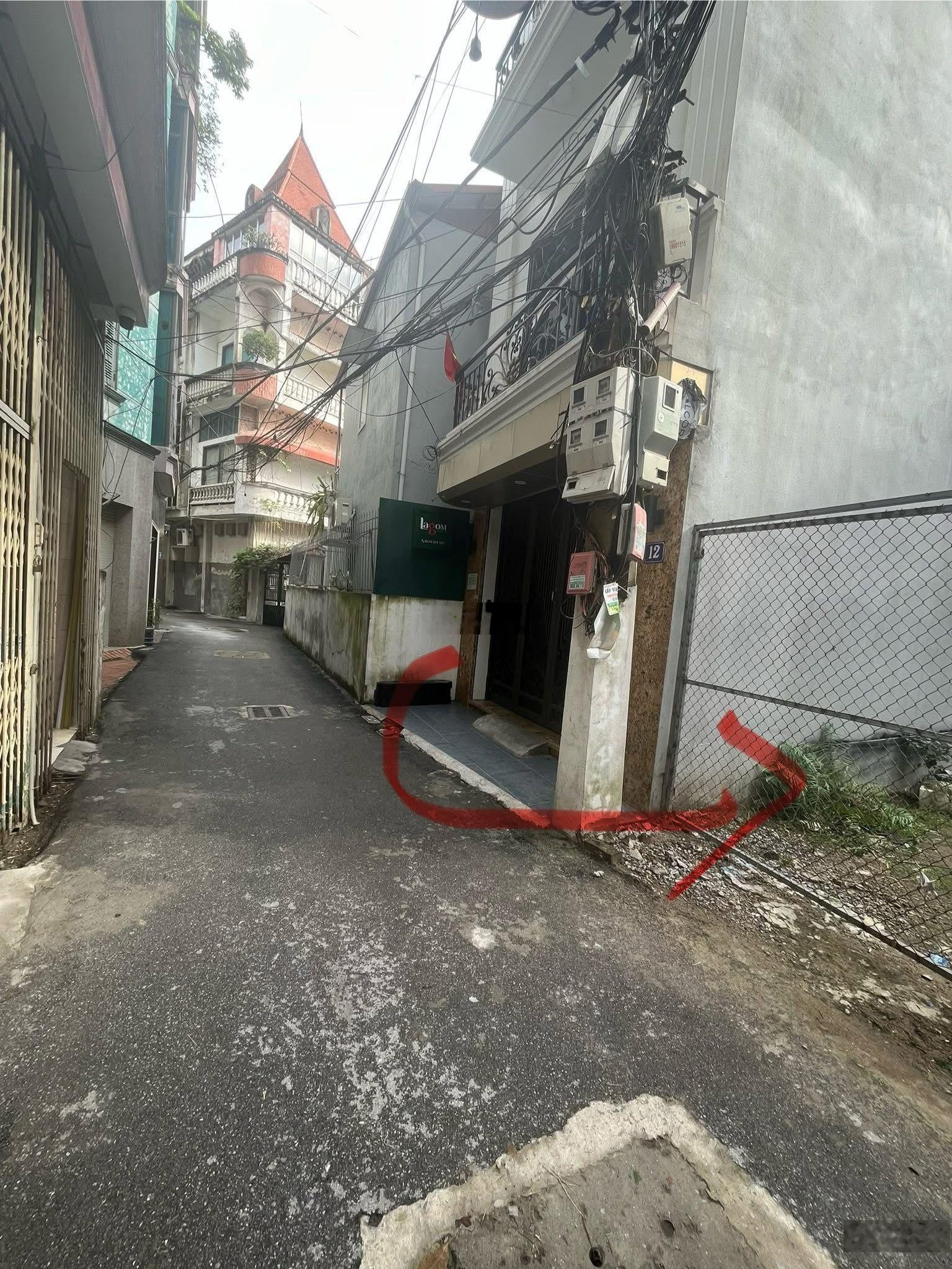 Tin chuẩn. Bán đất phố Nguyễn Khánh Toàn.DT 90m2. MT 5m. Ô tô vào nhà. 10m ra ô tô tránh. Sổ nở hậu