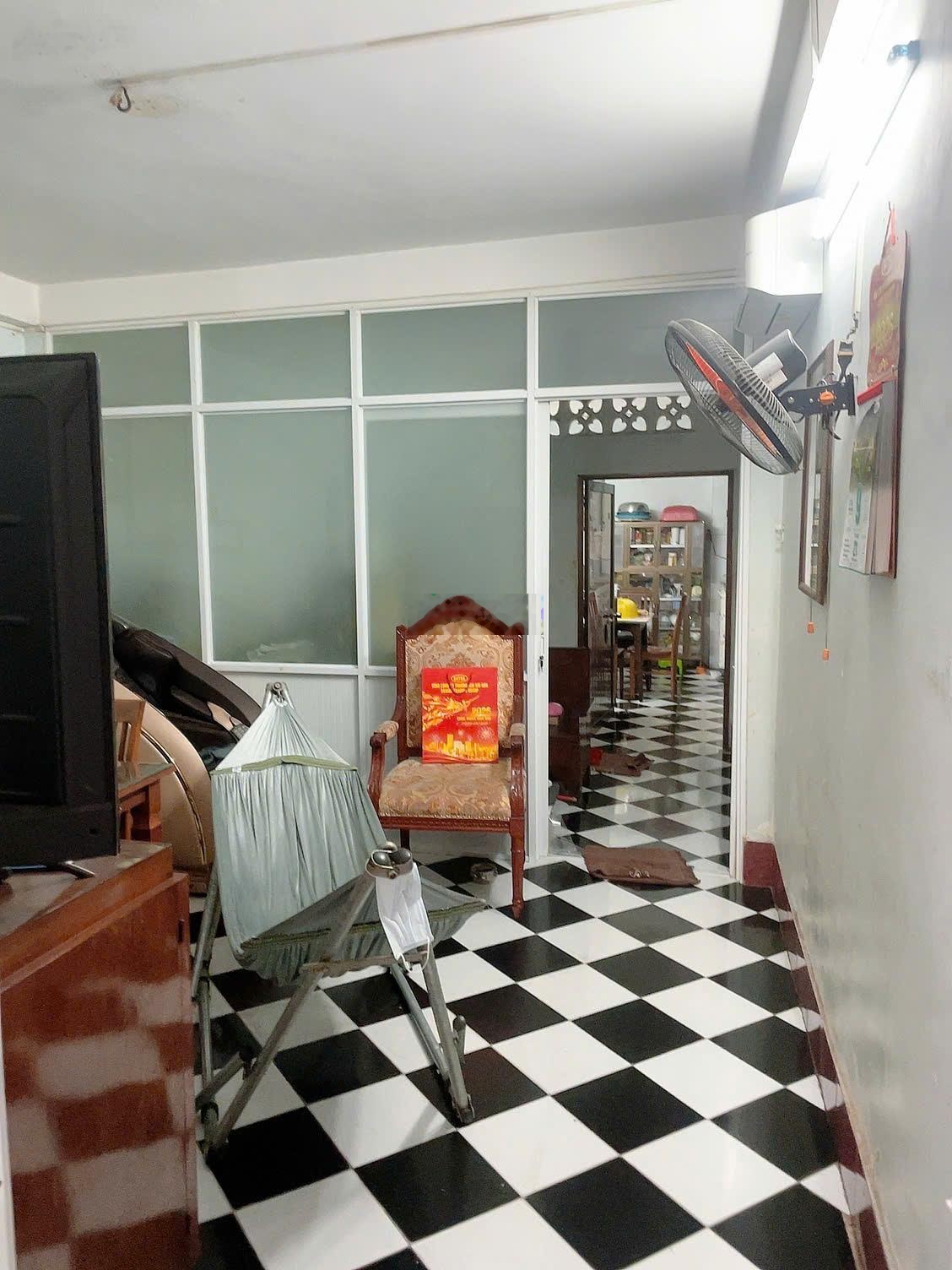 Bán nhà riêng Bình Thới, quận 11, khu trung tâm, HXH thông, 4m nở 6m dài 16m, đúc 3 lầu, hỗ trợ vay