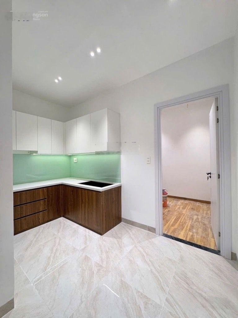 Bán nhà đẹp ở liền, 50m2, 2 tầng, hẻm 4m thoáng, gần MT, gần siêu thị Aeon Mall Tân Phú.