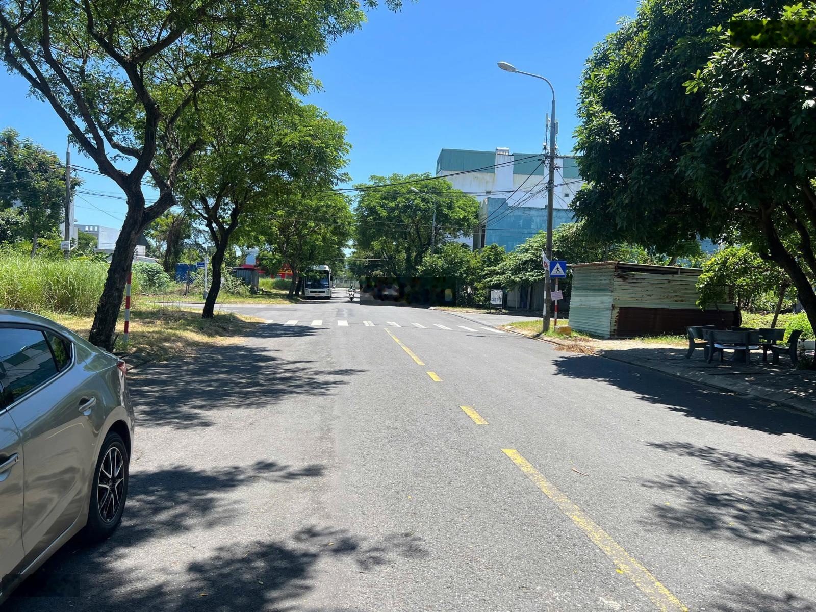 Bán nhanh lô đất 2 mặt tiền trước sau đường Bùi Bình Uyên ngay bãi tắm Non Nước- 100m2 giá 5,35 tỷ