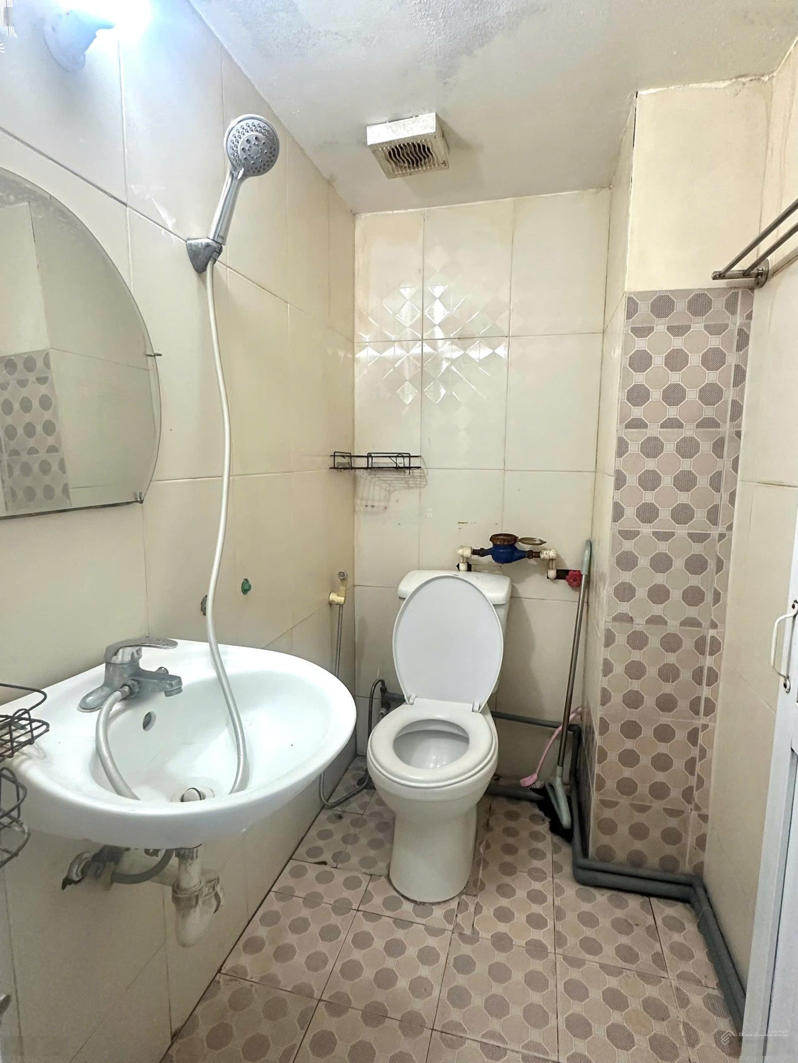 Phòng khép kín cửa sổ thoáng 16 Dịch Vọng Hậu 3tr3