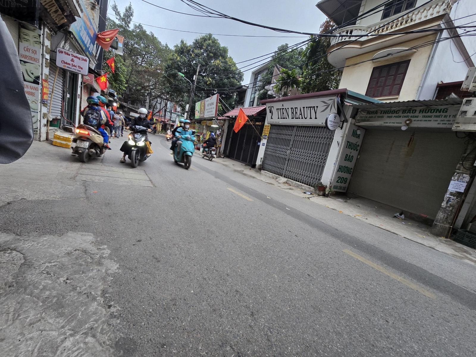 Bán nhà mặt phố Hoàng Công Chất vỉa hè hai bên kinh doanh đỉnh 105m2, MT 5,7m